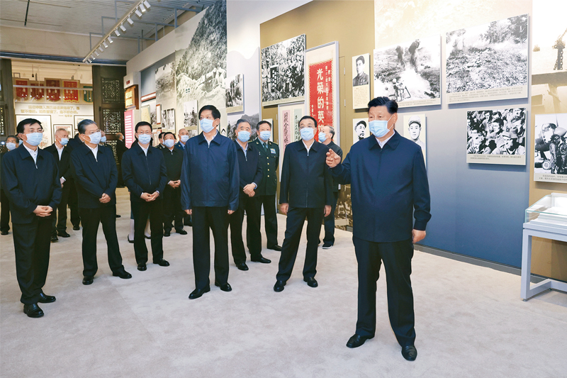 2020年10月19日，党和国家领导人习近平、李克强、栗战书、汪洋、王沪宁、赵乐际、韩正、王岐山等在中国人民革命军事博物馆参观“铭记伟大胜利　捍卫和平正义——纪念中国人民志愿军抗美援朝出国作战70周年主题展览”。新华社记者 鞠鹏/摄